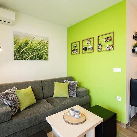 Apartmaji Banonia " Poletni Vetrc " Бановці Екстер'єр фото