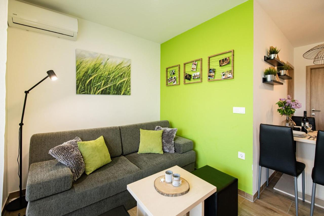Apartmaji Banonia " Poletni Vetrc " Бановці Екстер'єр фото
