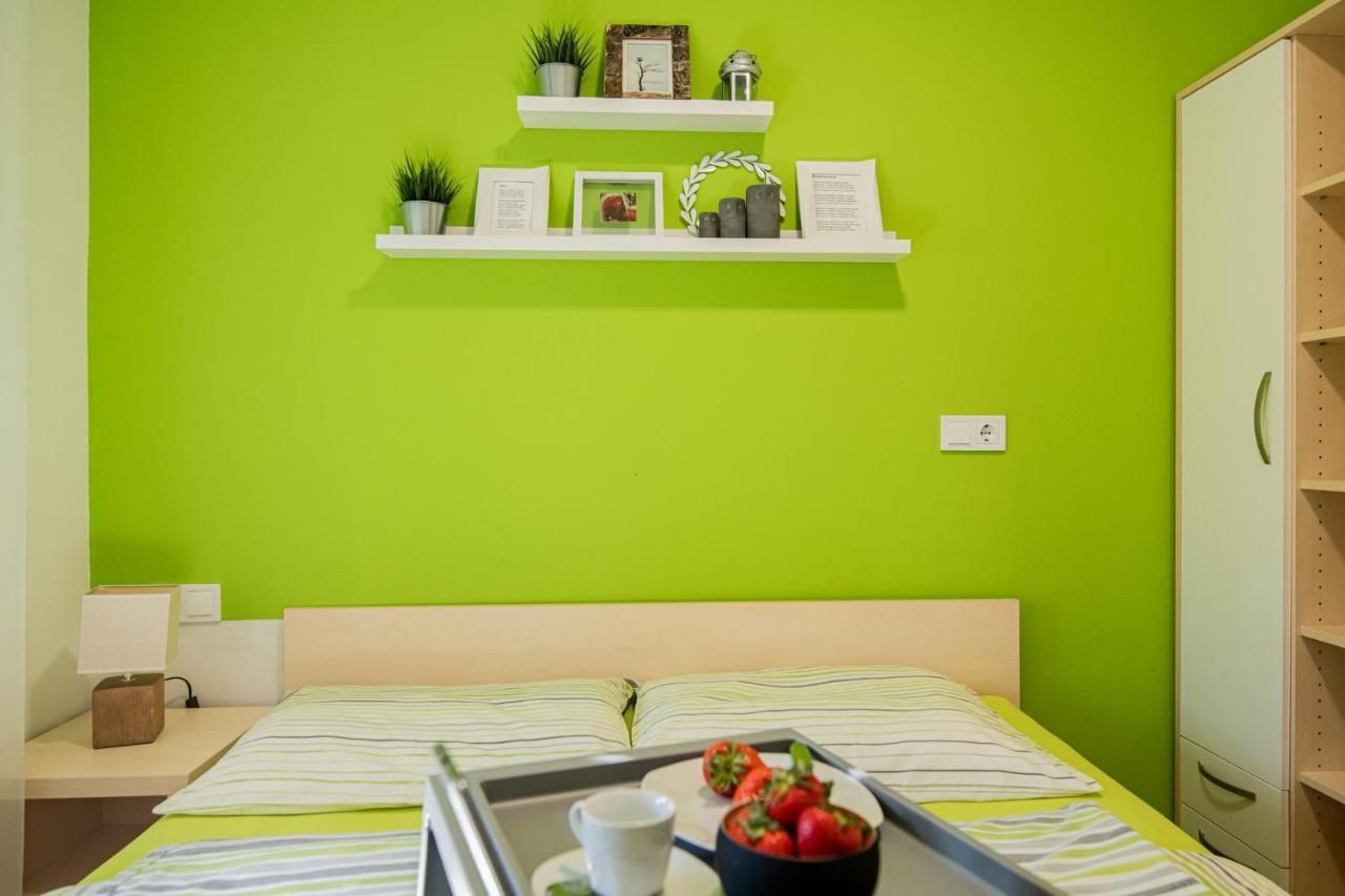 Apartmaji Banonia " Poletni Vetrc " Бановці Екстер'єр фото
