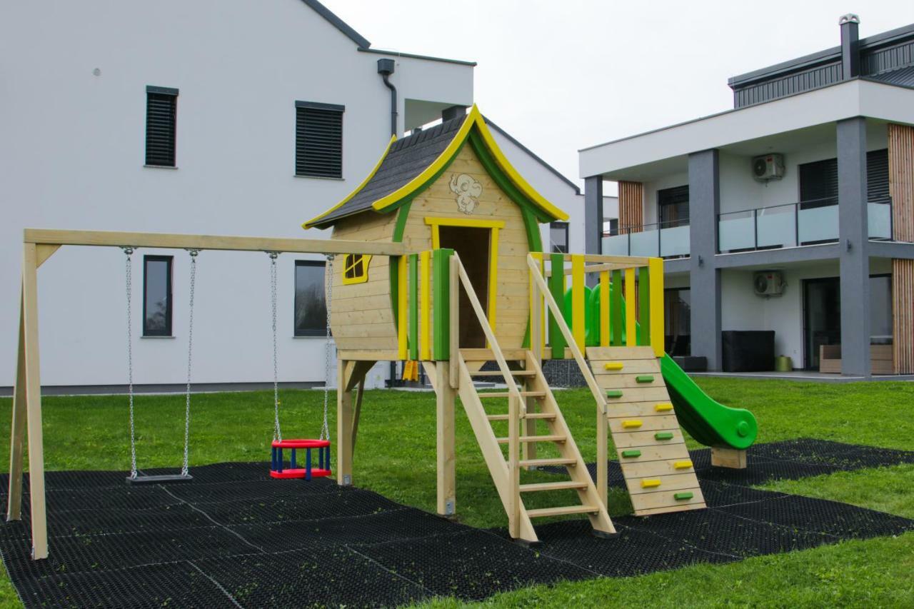 Apartmaji Banonia " Poletni Vetrc " Бановці Екстер'єр фото